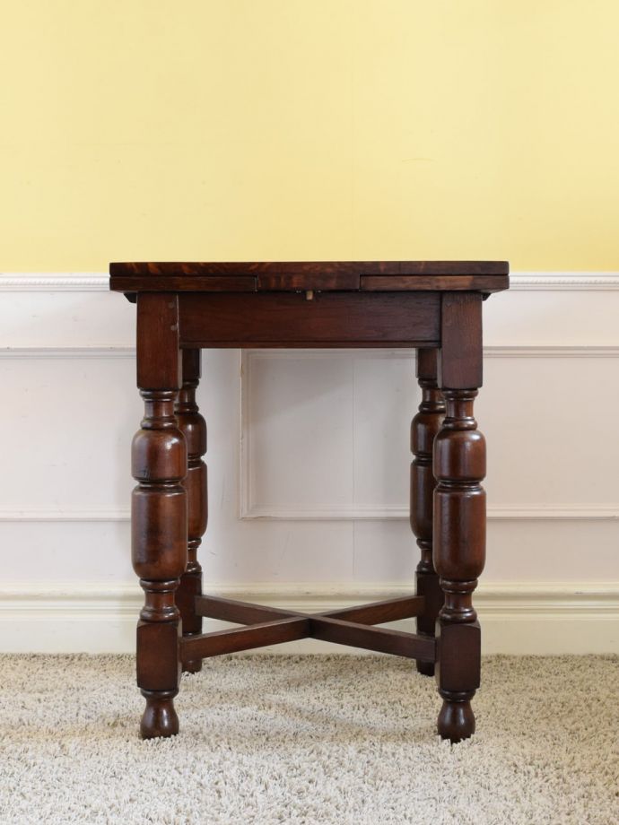 伸長式テーブルの側面