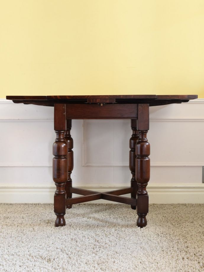 便利なドローリーフテーブル