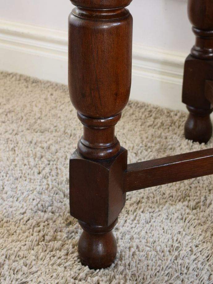 アンティークテーブルの脚