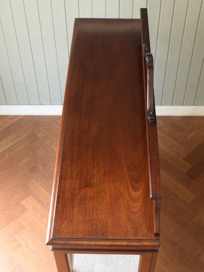 アンティークキャビネットの天板