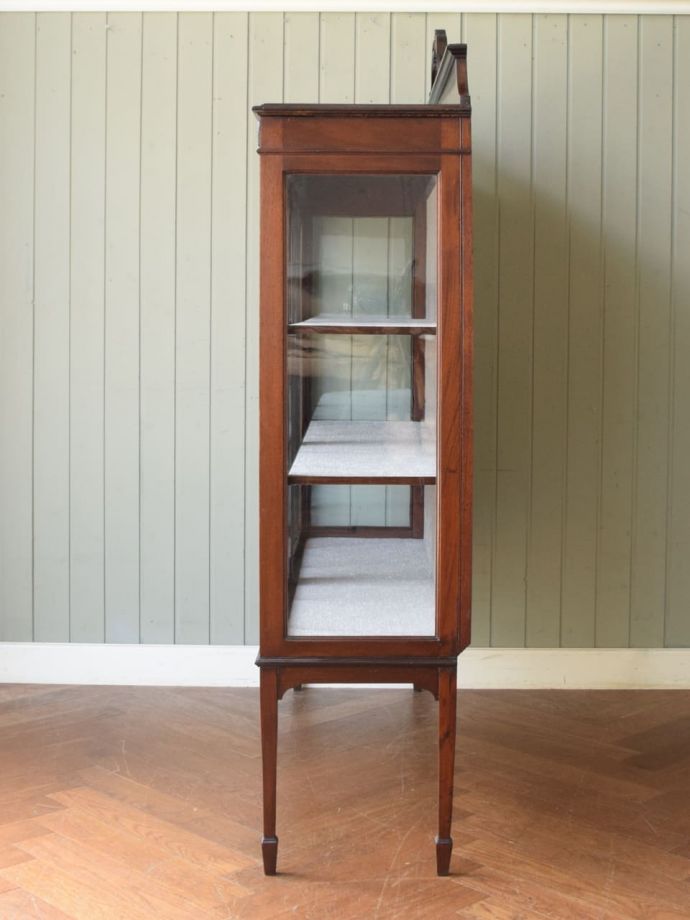 キャビネットの側面