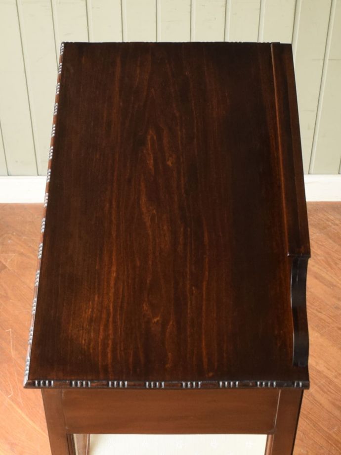 アンティークキャビネットの天板