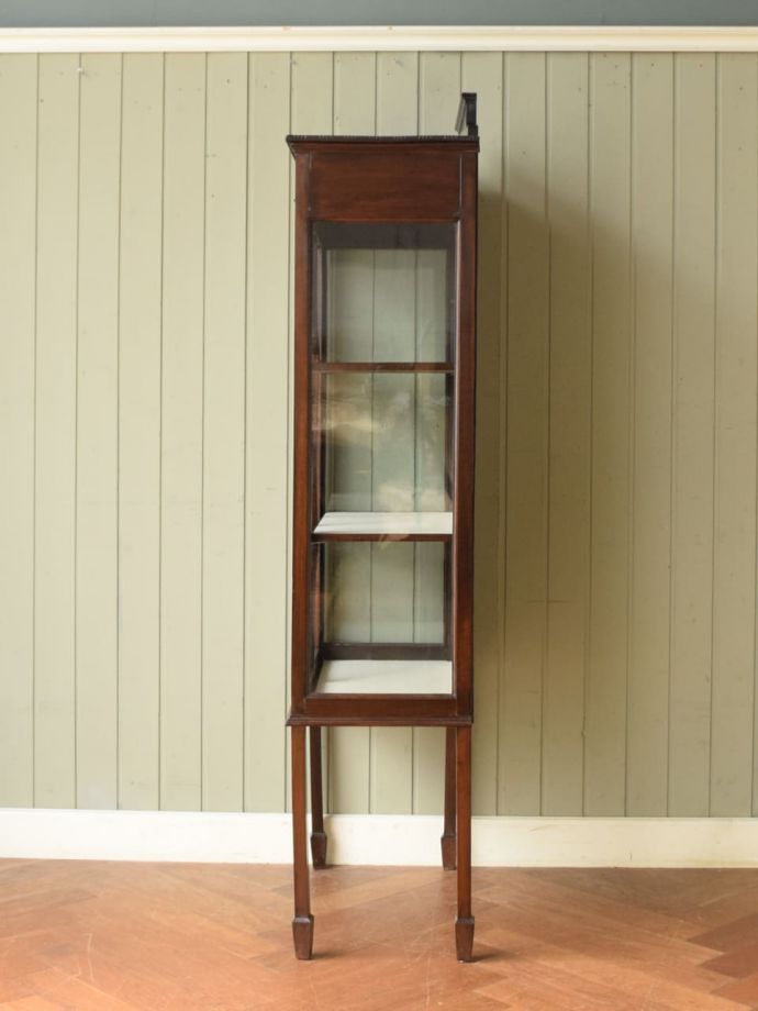 キャビネットの側面