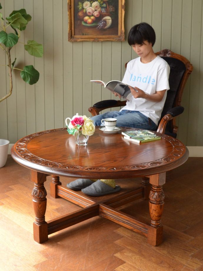 アンティークのコーヒーテーブル