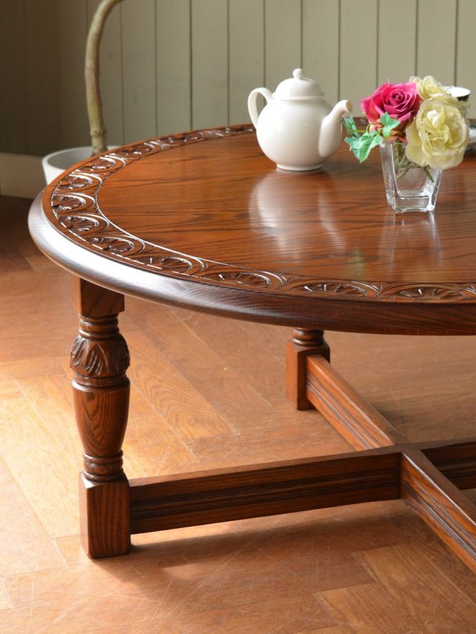 英国のアンティーク家具らしいデザイン