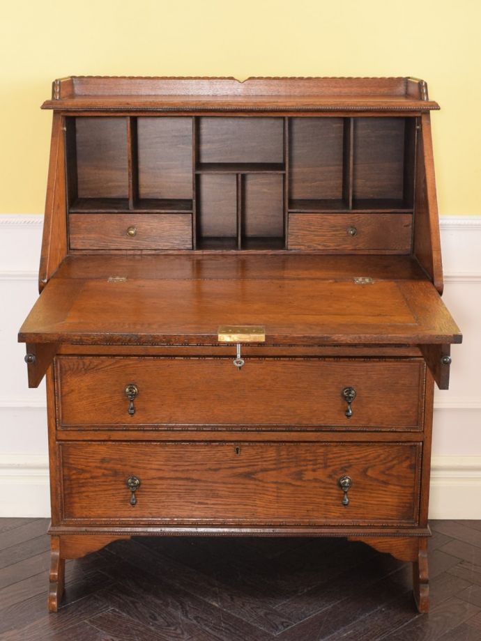 アンティークビューローの扉の中