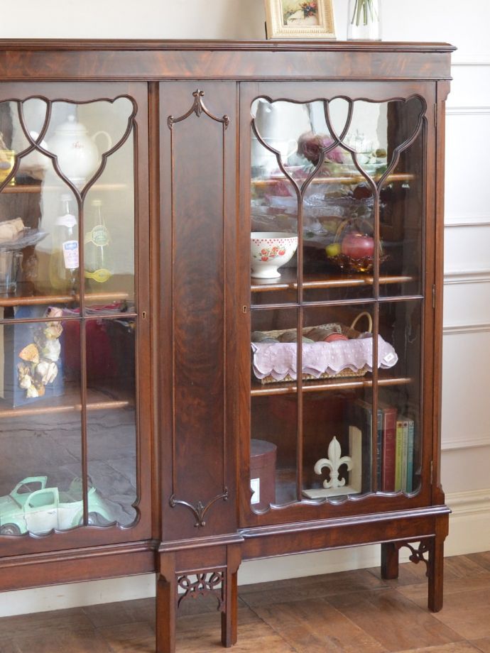 アンティークガラスの扉