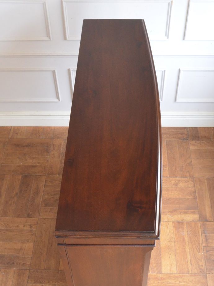 アンティークキャビネットの天板