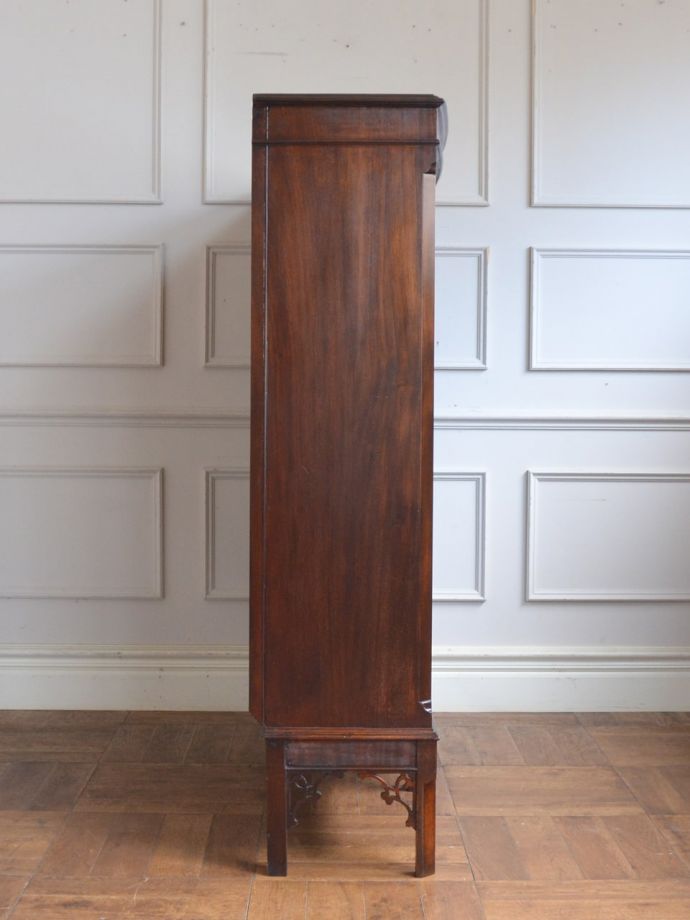 キャビネットの側面