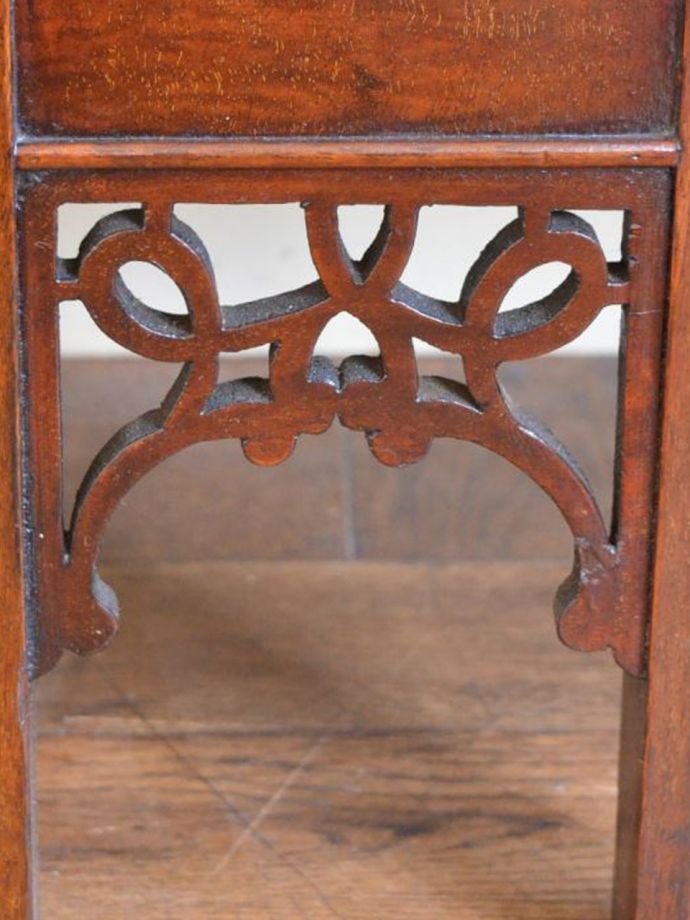 英国アンティークらしい装飾