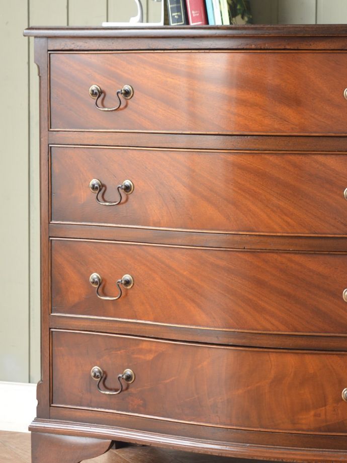 アンティークチェストの美しい木目