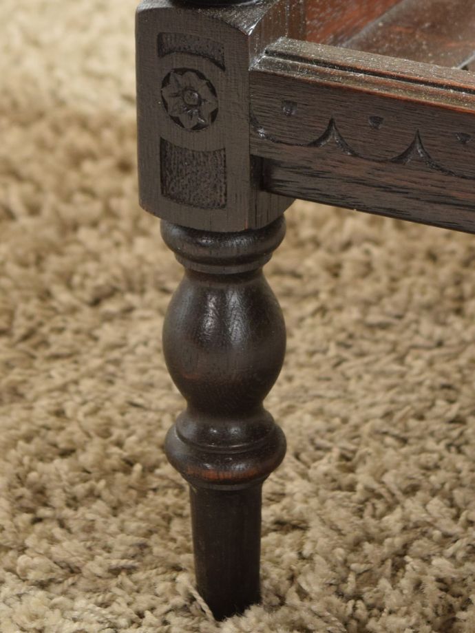 アンティーク家具の脚