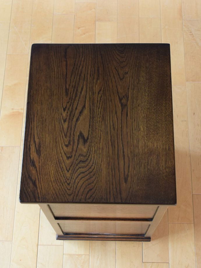 サイドキャビネットの天板