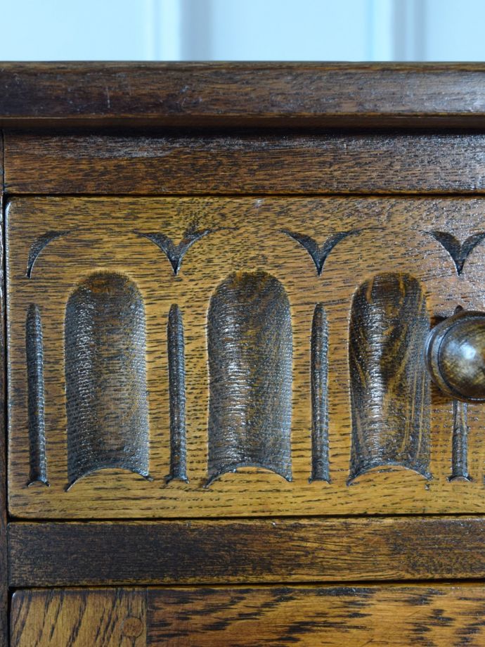 アンティークらしい彫