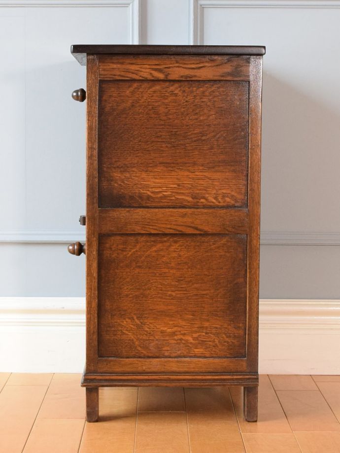 サイドキャビネットの側面