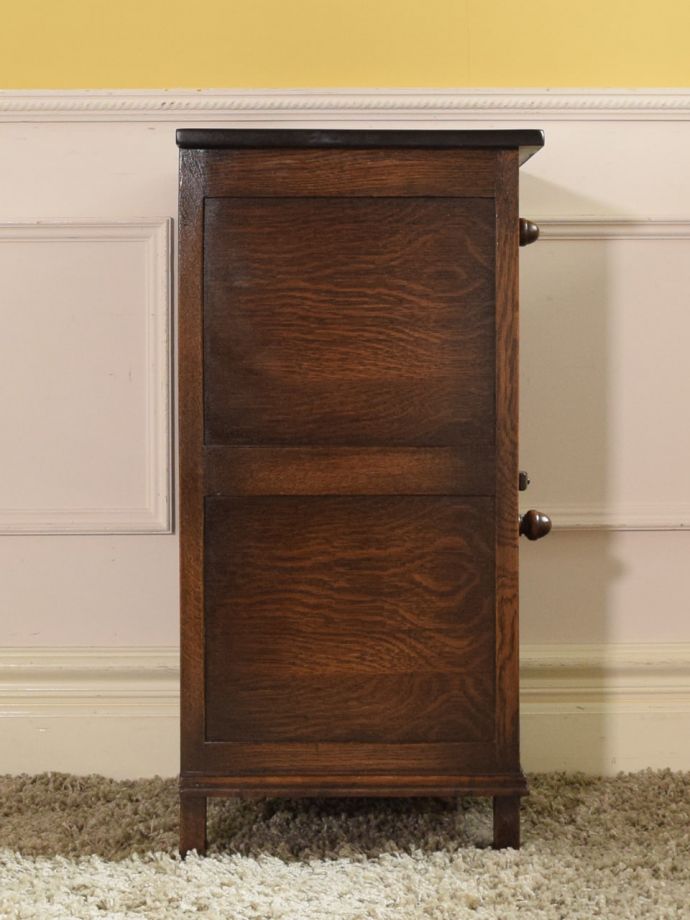 サイドキャビネットの側面