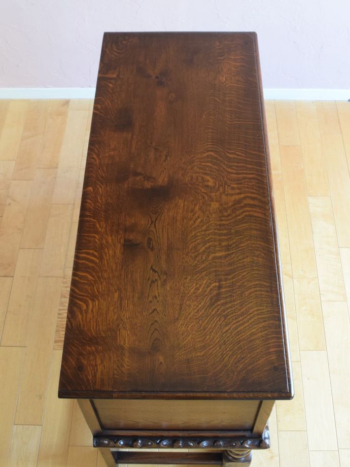 サイドボードの天板