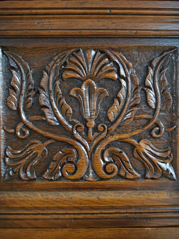 アンティーク家具の装飾