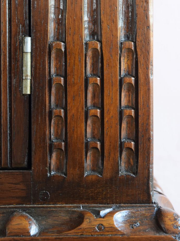 アンティークらしい彫