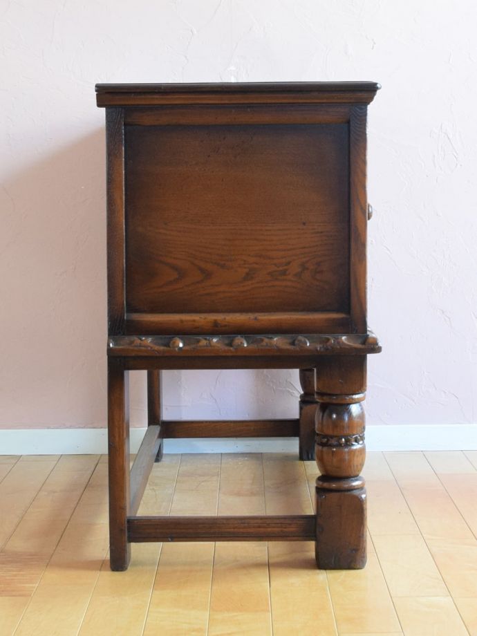 サイドボードの側面