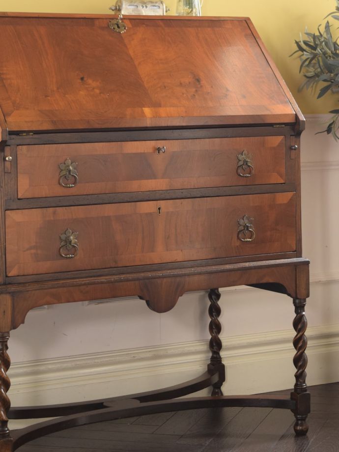 アンティーク家具らしさが漂うビューロー