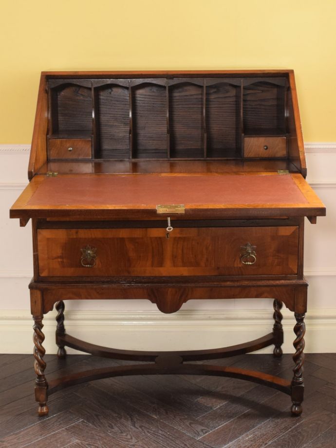 アンティークビューローの扉の中