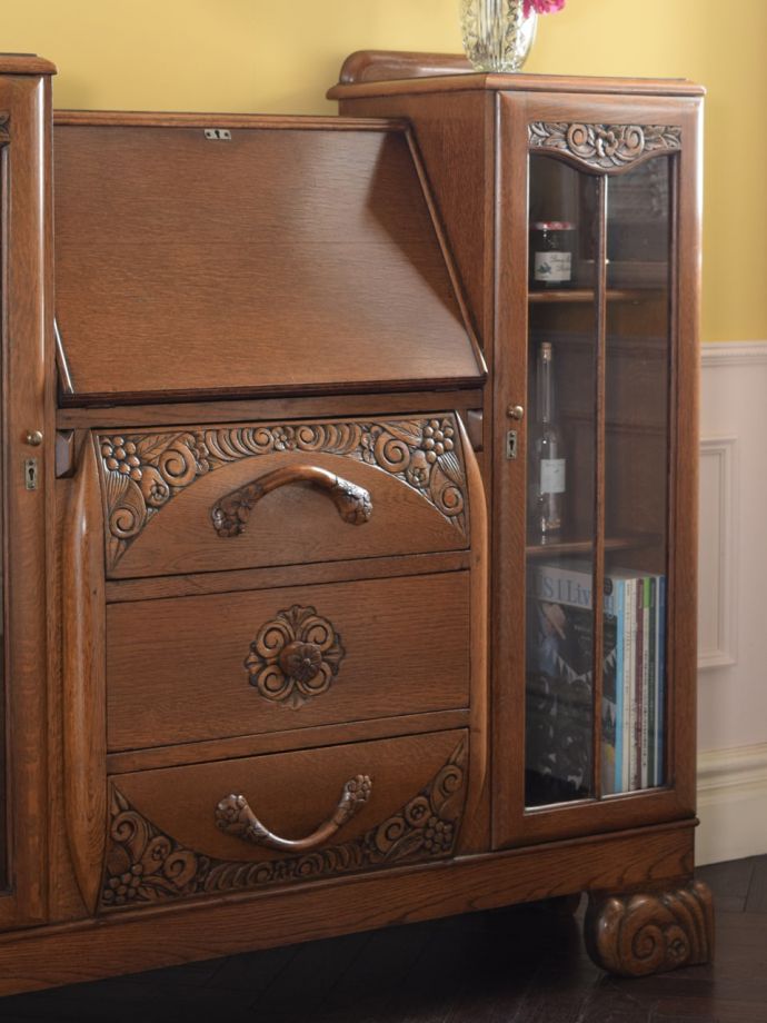 アンティーク家具らしさが漂うサイドバイサイド