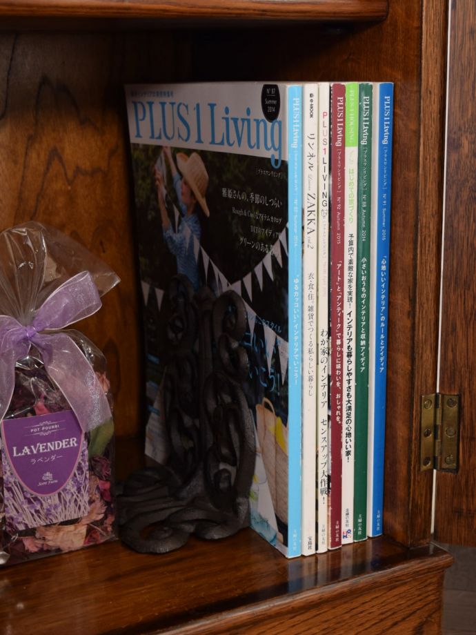 収納たっぷりのキャビネット