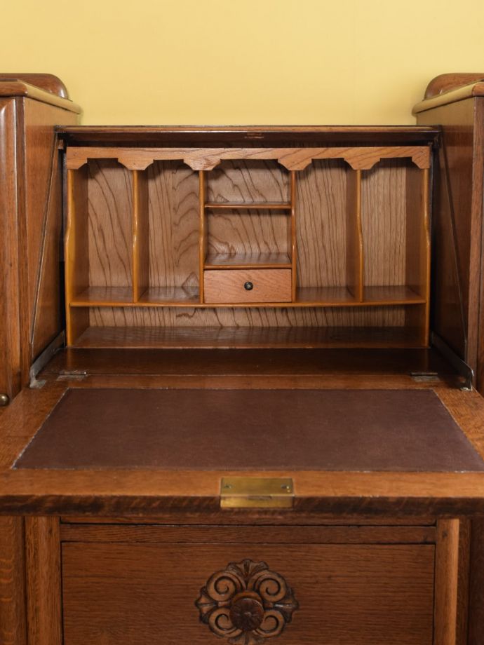 アンティークビューローの扉の中