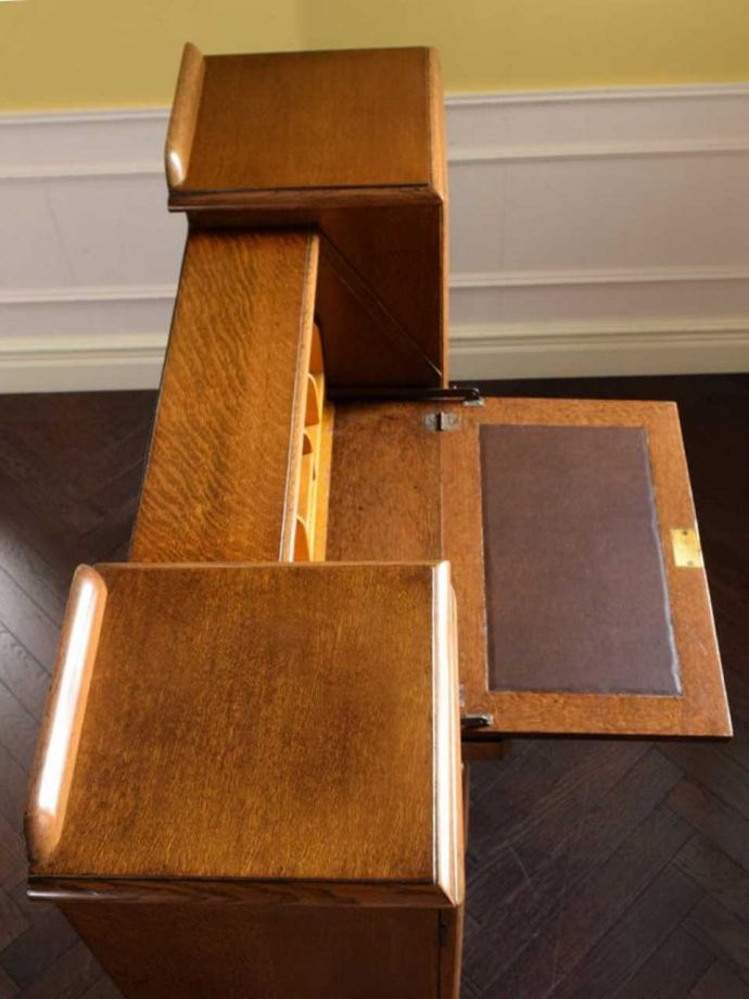 キャビネットの天板