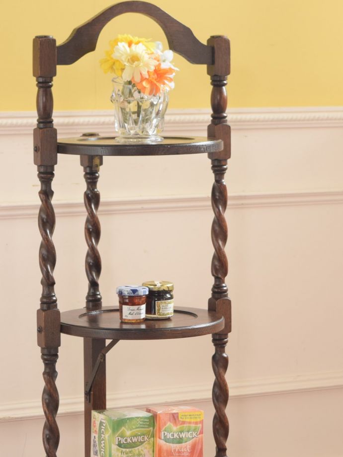 英国のアンティーク家具らしいデザイン