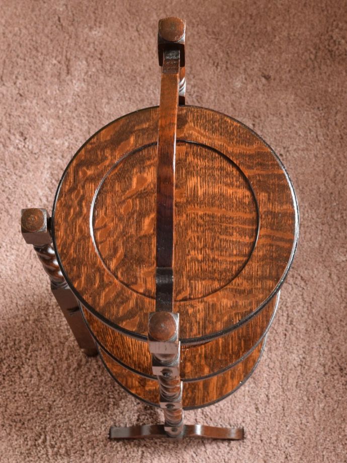 アンティークのケーキスタンドの天板