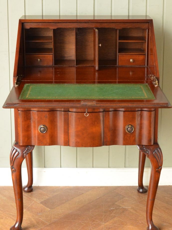 アンティークビューローの扉の中