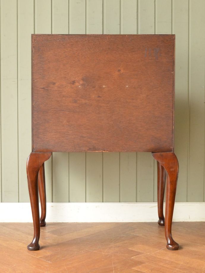 ビューローの後ろ姿