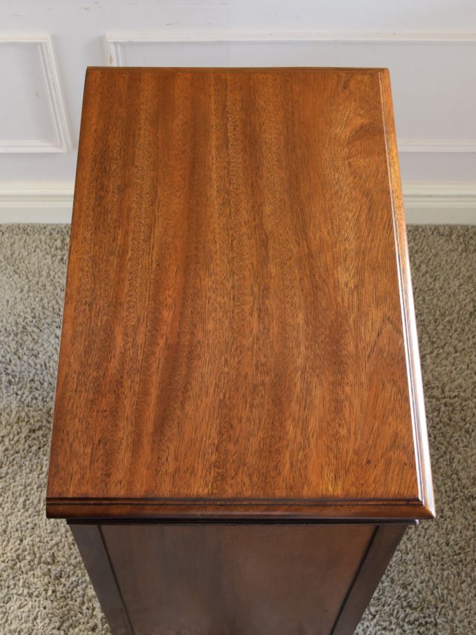 サイドキャビネットの天板