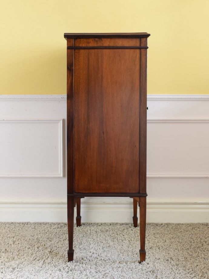 サイドキャビネットの側面