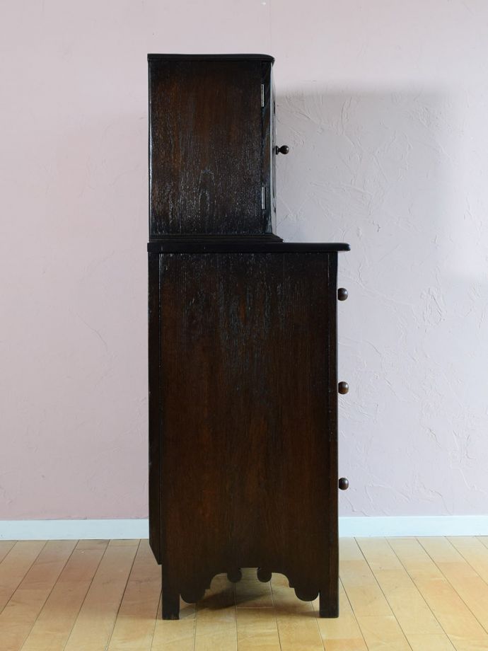 カップボードチェストの側面