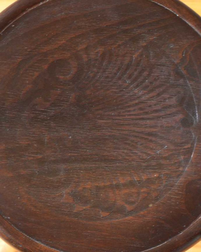 ベントウッドチェア　アンティーク チェア　人気の高いアンティークの英国椅子、バンブー背もたれがお洒落なベントウッドチェア。近くで見てみるとそれぞれ模様が違うベントウッドチェアの座面。(q-268-c)