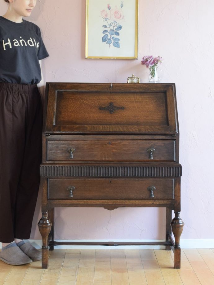 英国アンティークのライティングビューロー、オーク材の収納式デスク(q