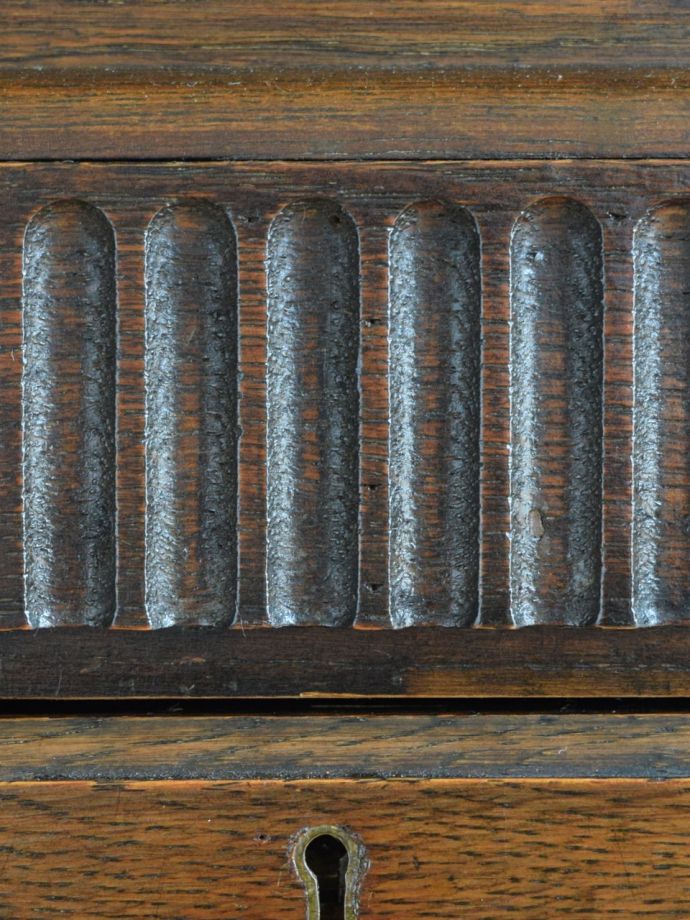 ビューローの華やかな装飾