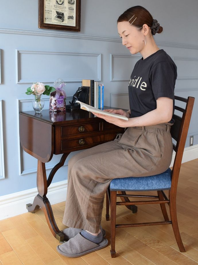 デスクにも使える便利なアンティーク家具