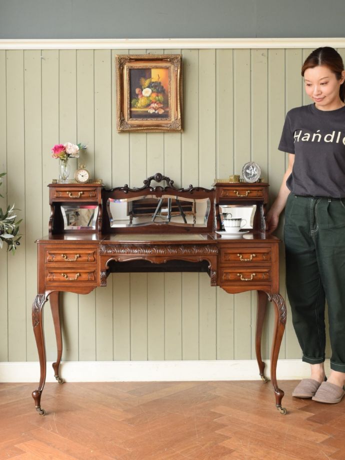 英国アンティークのデスク