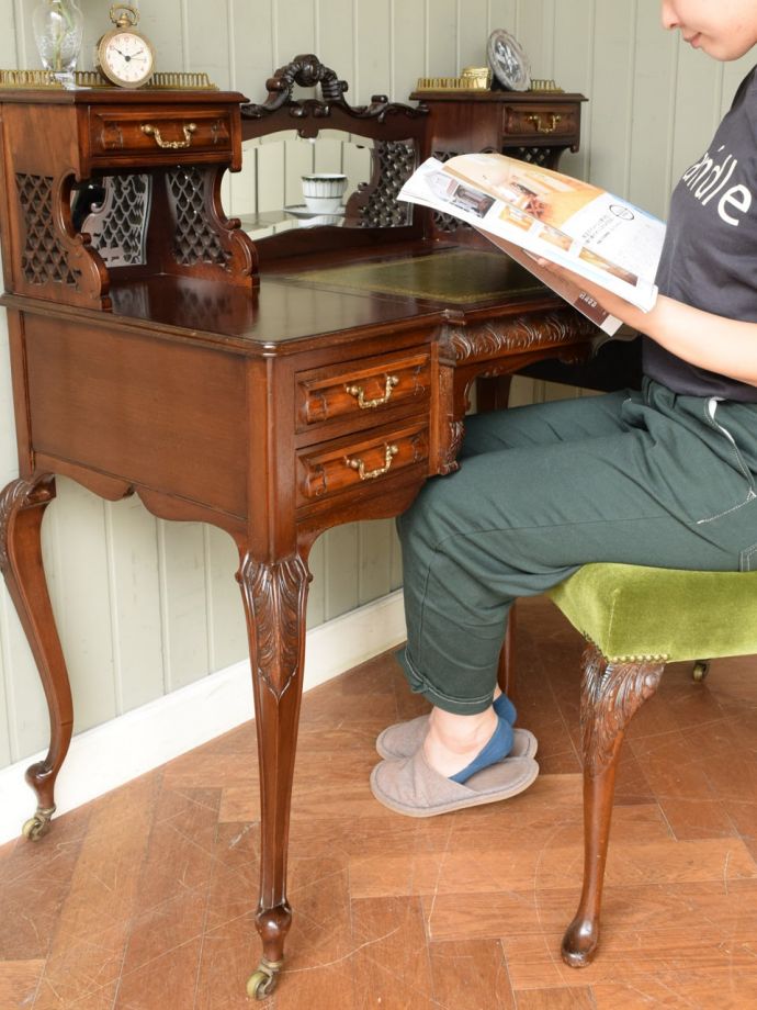 書斎机で楽しむ贅沢な時間