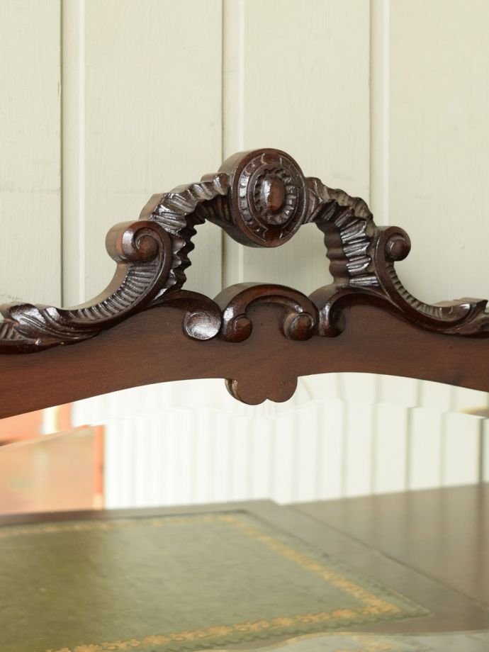 アンティークデスクの装飾