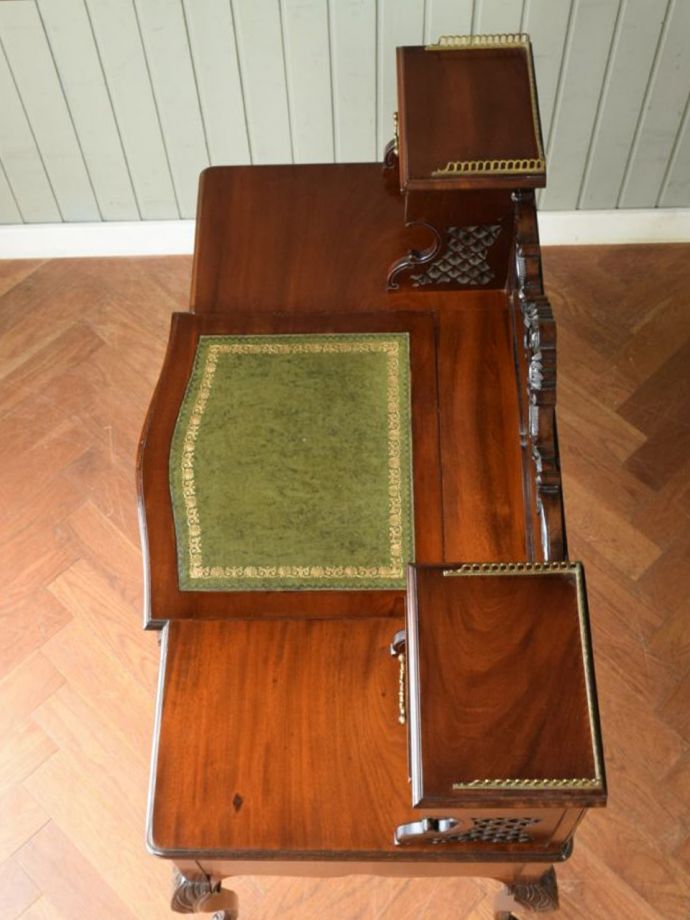 書斎机の美しい天板