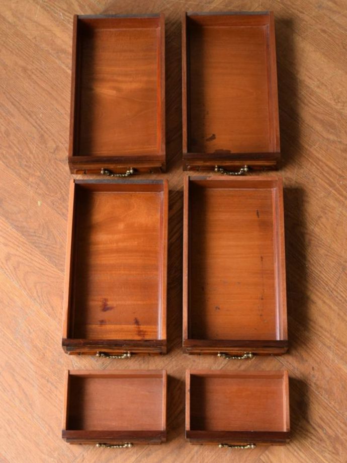 アンティークデスクの引き出し