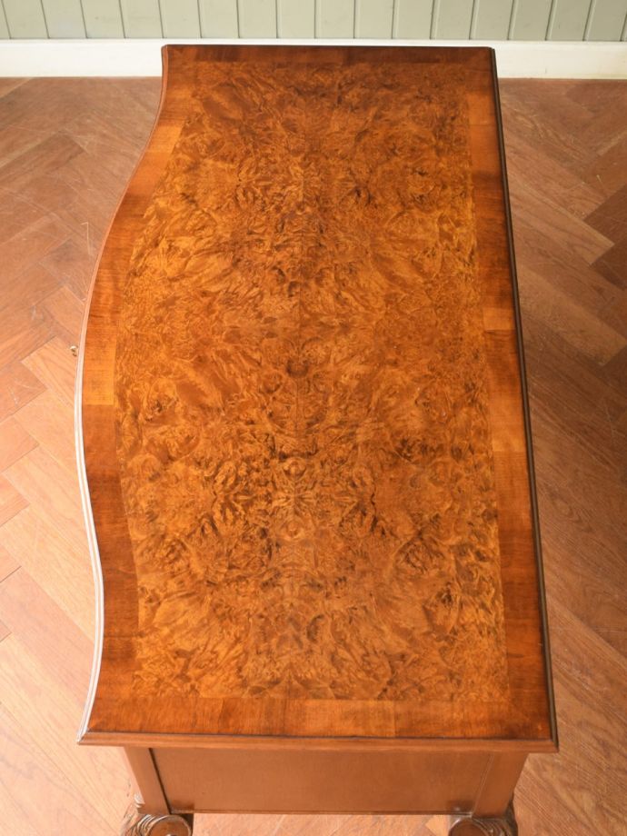 書斎机の美しい天板