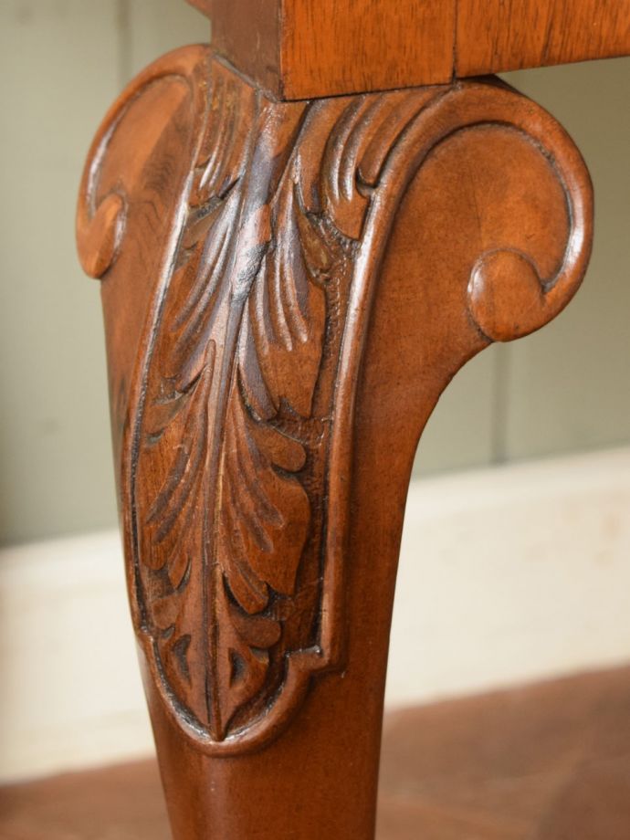 アンティークデスクの装飾