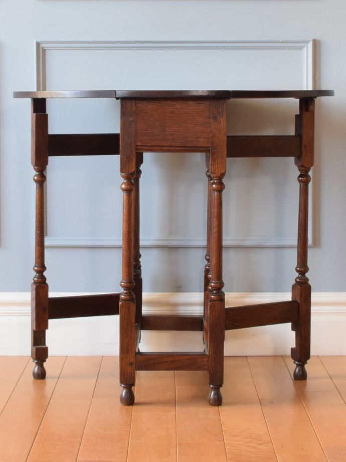 便利なゲートレッグテーブル