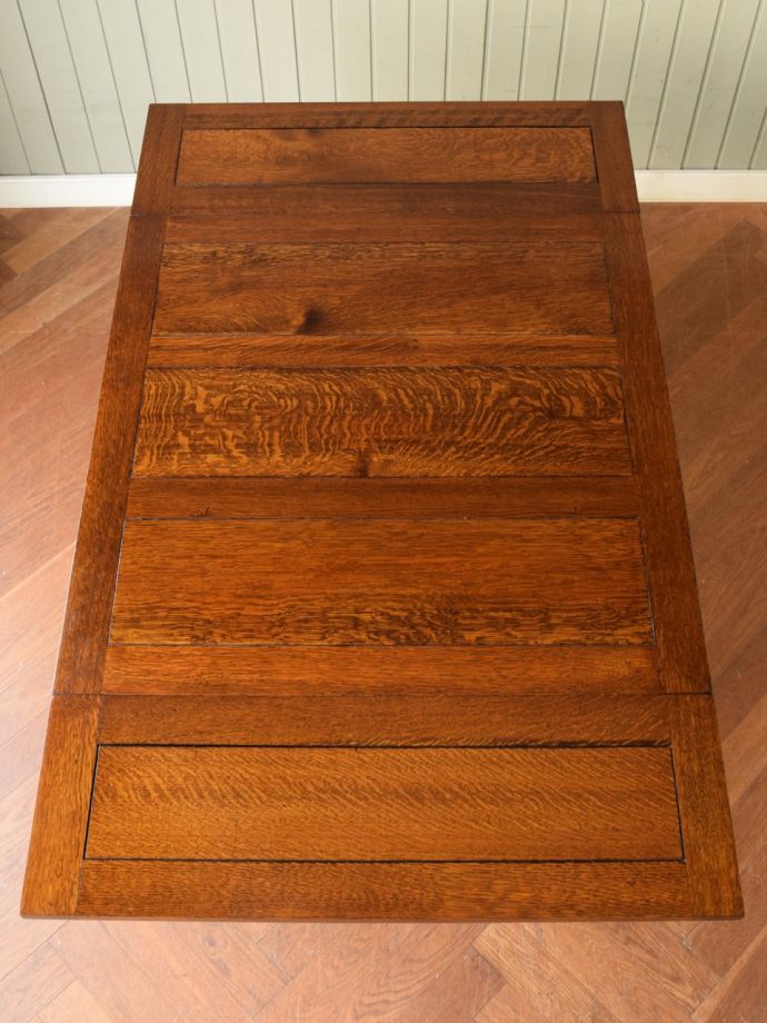 伸長式ダイニングテーブルの天板